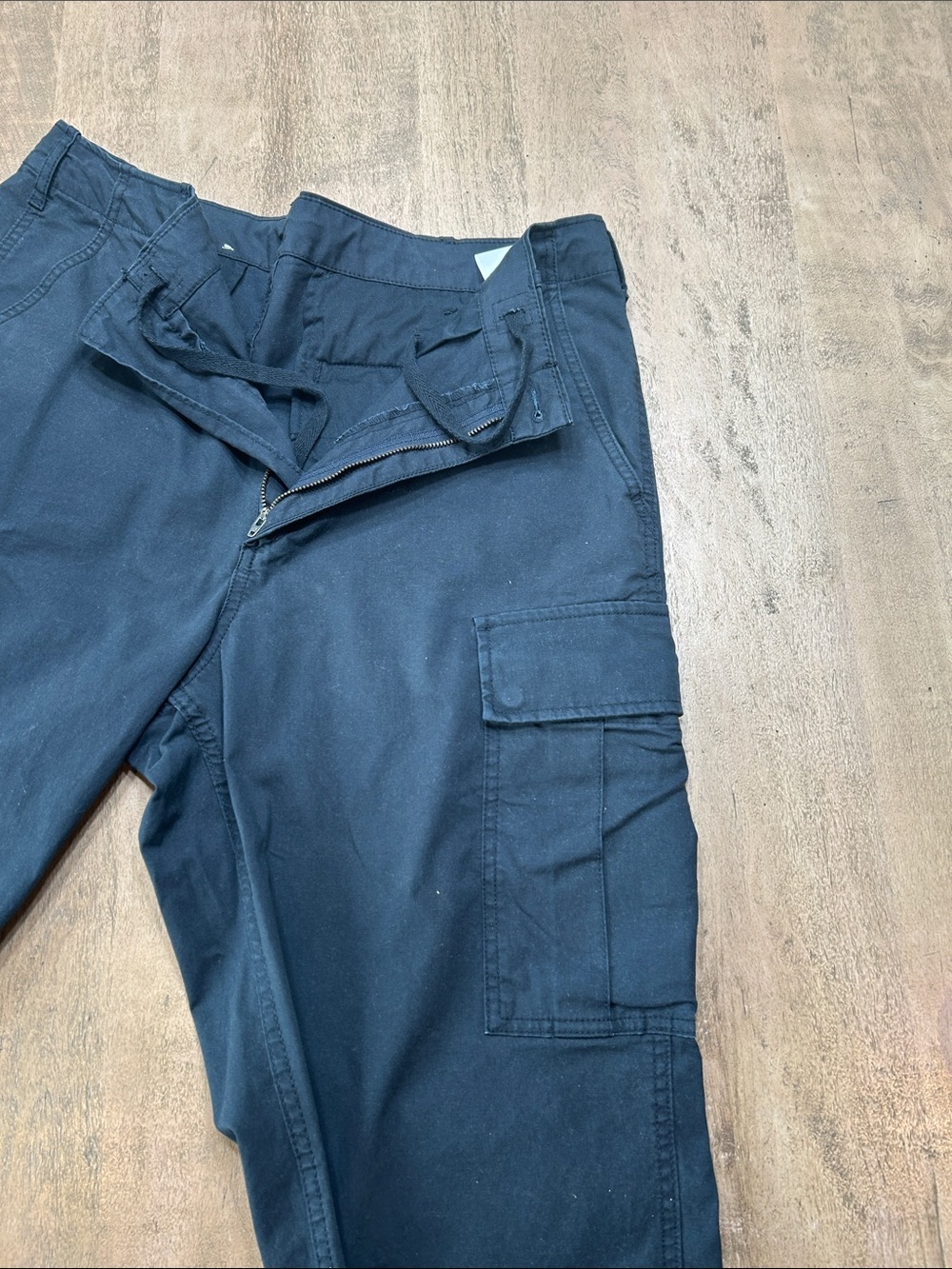 Uniqlo Men's Cargo Pants in Navy Blue Medium - Picture 6 of 10